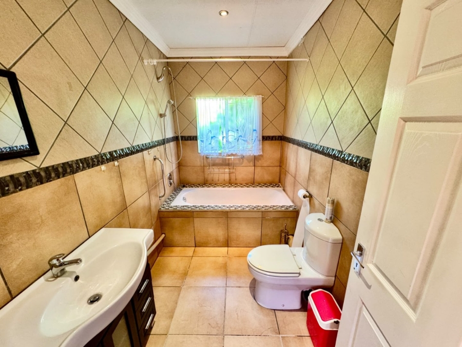 5 Bedroom Property for Sale in Potchefstroom North North West